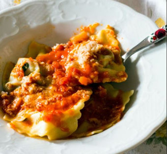 NONNA'S HOMEMADE SPINACH & RICOTTA RAVIOLI IN NAPOLITANA SAUCE